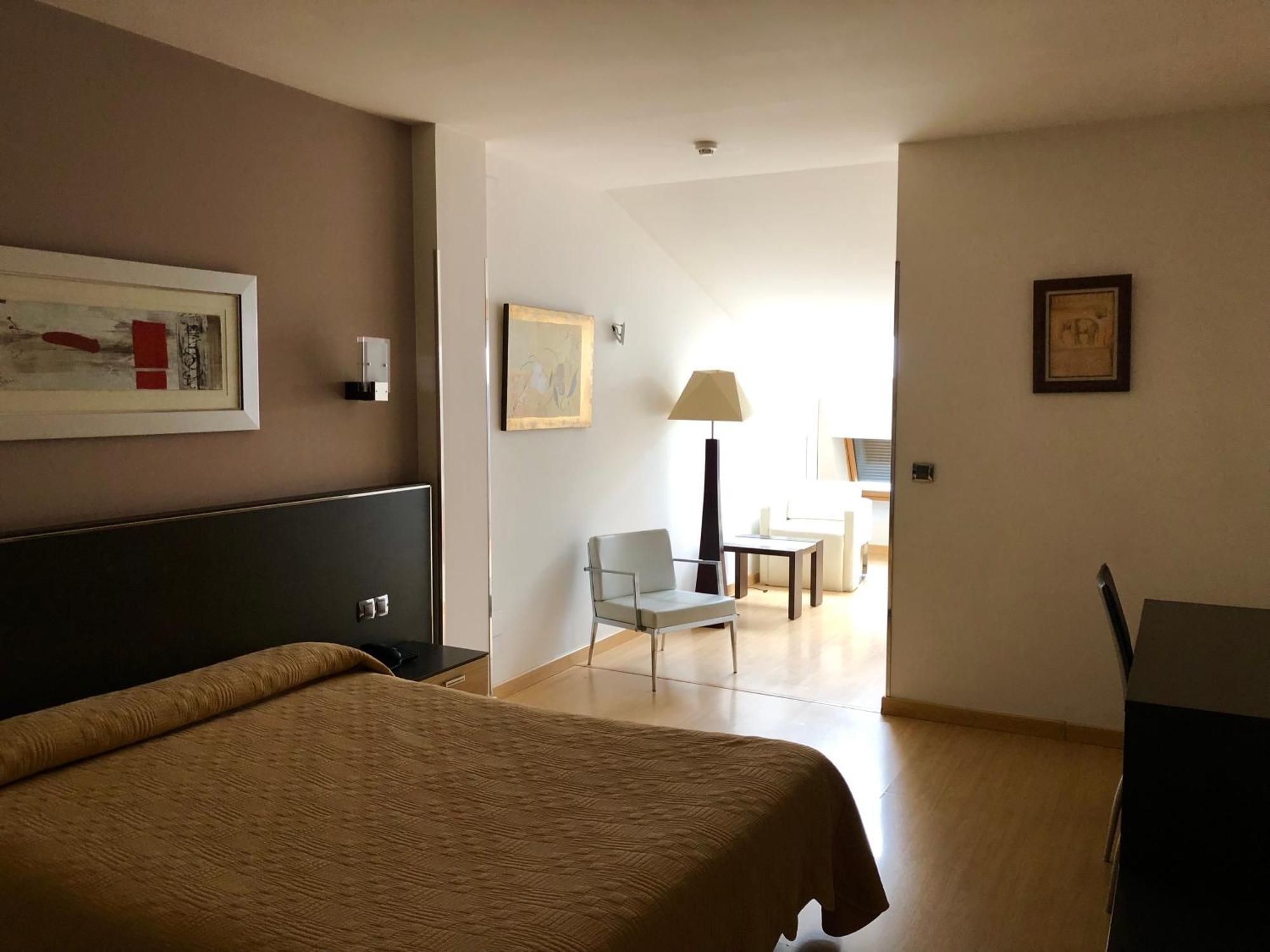Hotel Villa De Cacabelos Экстерьер фото