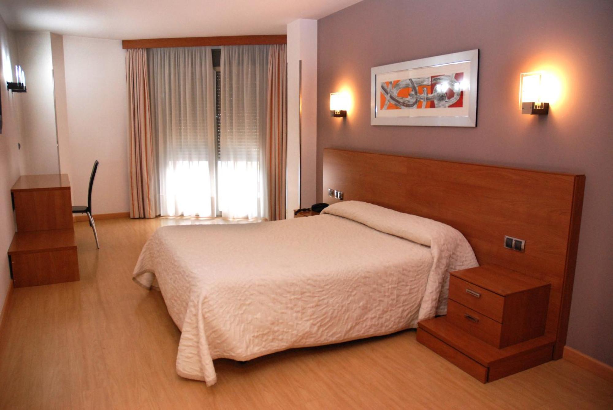 Hotel Villa De Cacabelos Экстерьер фото