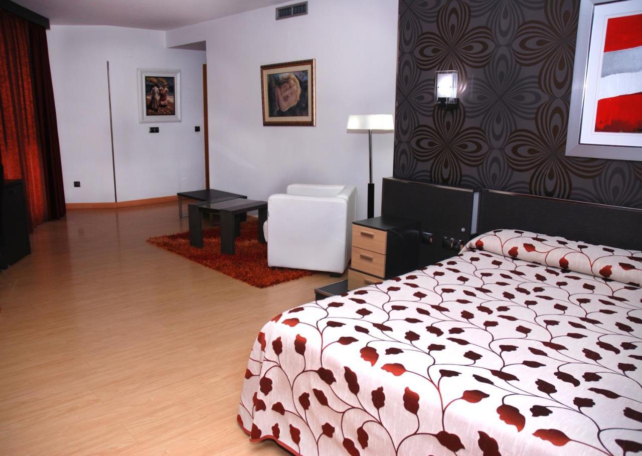 Hotel Villa De Cacabelos Экстерьер фото