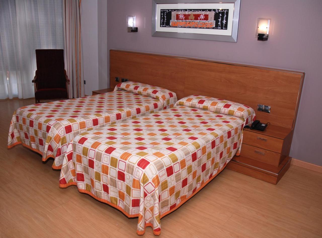 Hotel Villa De Cacabelos Экстерьер фото