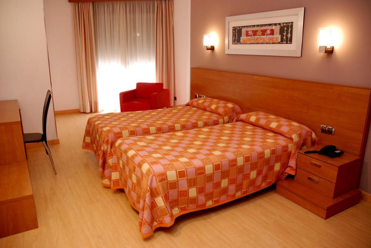 Hotel Villa De Cacabelos Экстерьер фото